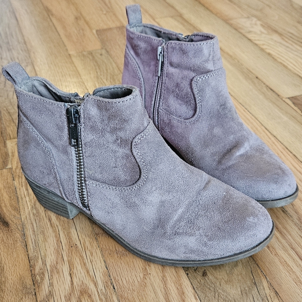 Arizona tan faux suede booties size 5.5